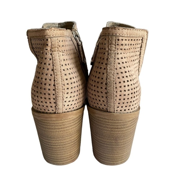 DV by Dolce vita booties size 8.5 taupe wood heel meshlike 3 in heel - Picture 8 of 9